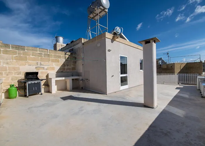 4 Bedroom Holiday Home With Private Pool
