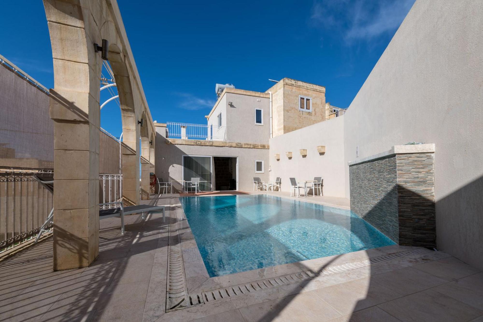 4 Bedroom With Private Pool