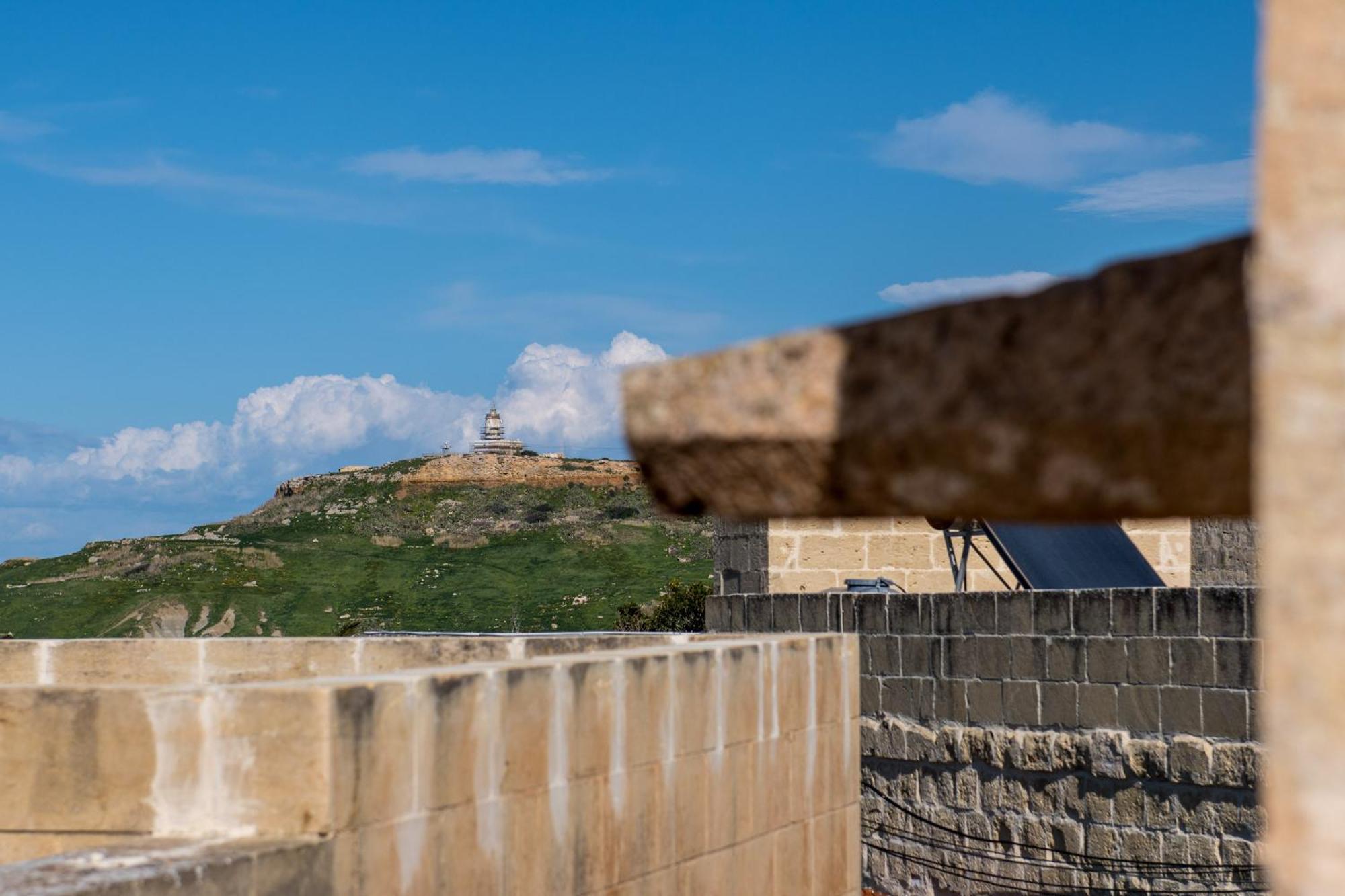 Casa vacanze 4 Bedroom With Private Pool Għarb