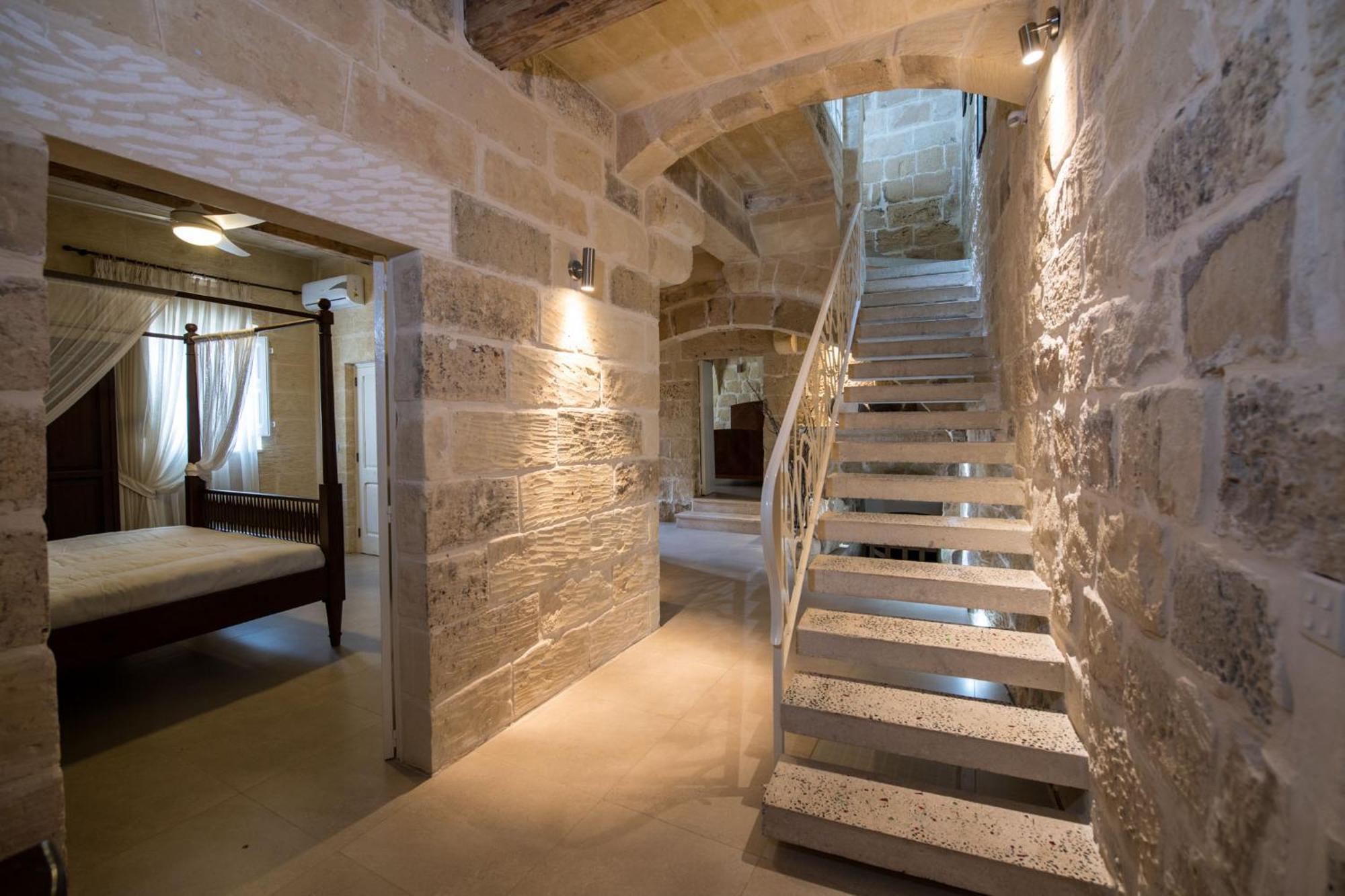 Casa vacanze 4 Bedroom With Private Pool Għarb